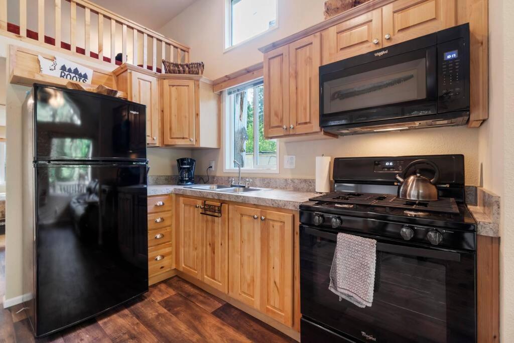 New Tiny Home Steps Away From Mt. Rainier Эшфорд Экстерьер фото