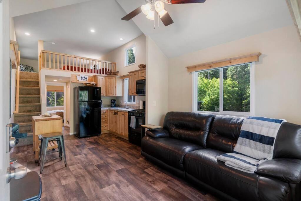 New Tiny Home Steps Away From Mt. Rainier Эшфорд Экстерьер фото
